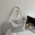 Borsa tote bianca ricamata con motivi geometrici argento e dettagli in metallo - Bianco Sporco
