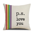 Dettaglio federa quadrata con strisce arcobaleno e stampa con testo p.s. love you - Stile P.S. LOVE YOU con Striscia Laterale Arcobaleno (YMG83-3)