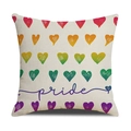 Detail van linnen kussenhoes met regenboogharthartpatroon en pride-belettering - Pride Stijl (YMG85-3)