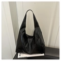 Bolso hobo minimalista negro brillante de gran capacidad con correa de hombro ancha - Estilo 2 Negro (252001)
