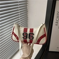 Retro crème schoudertas met rode strepen, zilveren klinknagels en nummer 96 patch - Wit