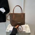 Borsa a mano retrò in pelle litchi marrone con finiture a contrasto da donna elegante - Marrone