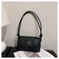 Elegante borsa a tracolla nera con fiocco argento e finitura in pelle opaca - Nero