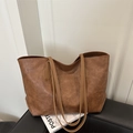 Classic retro brown large capacity tote bag made of high-quality textured PU leather - Brown
