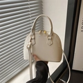 Sac coquille blanc brillant avec détails dorés et bandoulière amovible pour femme - Blanc