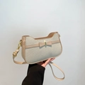 Elegante beige gewebte Schultertasche mit Schleife und goldener Metallschnalle - Khaki