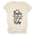 Détail d'un t-shirt crème à col rond avec le slogan noir I'M THE BESTIE à plat - S / Sable / Police Noire