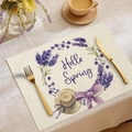 Λινό σουπλά με κείμενο Hello Spring και μοβ στεφάνι λεβάντας στο τραπέζι - Στυλ Κείμενο Στεφάνι Λεβάντας (CD10-5)