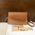 Bruine crossbodytas van leer en geweven stof met gouden Fashion & Bags belettering - Geelbruin