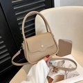 Bolso cuadrado pequeño beige elegante con textura de lichi y hebilla redonda - Caqui