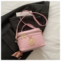Chique roze PU handtas met gouden M-logo en verstelbare schouderriem voor dames - Roze