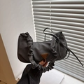 Dunkelgraue Jeans-Mondtasche mit plissiertem Griff und seitlichem Schleifendetail - Schwarz
