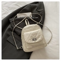 Mini mochila acolchada blanca de cuero PU con cierre giratorio plateado y cadena - Blanco