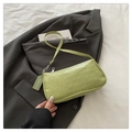 Borsa a spalla da donna verde chiaro con motivo a coccodrillo e targhetta fashion - Verde