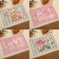 Gros plan de quatre sets de table en lin pour la Saint-Valentin aux motifs cœurs - Ensemble Romantique Carreaux Gris 4Pcs (VPM035)