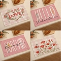 Vue détaillée de quatre sets de table en lin avec motifs de cœur et slogans d'amour - Ensemble Cœur Fleuri 4Pcs (VPM032)