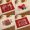 Détail de quatre sets de table en lin pour la Saint-Valentin avec motifs cœurs et roses - Ensemble Coeur Rouge Beige 4Pcs (VPM022)