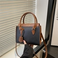 Elegante bolso de mano en contraste de color negro y marrón con correa de hombro fina - Negro