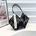 Sac fourre-tout noir chic avec col en V et broderies ondulées colorées sur tissu matelassé - Noir
