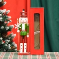 Schiaccianoci soldato in legno verde con cappello a fiocco di neve e confezione - 38cm