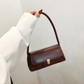 Borsa a spalla baguette retrò marrone in ecopelle con fibbia in metallo dorato - Marrone Rosso