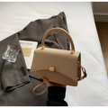 Detail of the woven texture flap and smooth khaki leather on this elegant crossbody bag - Khaki