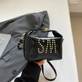 Borsa tote in pelle verniciata nera con motivo SM in rivetti dorati e tracolla - Nero