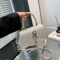 Bolso de mano plateado con lentejuelas brillantes y logo dorado con asa para mujer - Plateado