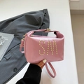 Borsa tote rosa lucida con logo SM in borchie dorate e tracolla staccabile - Rosa