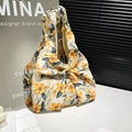 Borsa tote trapuntata a fiori beige con fiori gialli e un grande fiocco decorativo - Giallo