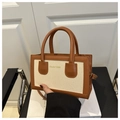 Detalle de mini bolso tote en cuero sintético marrón y lona beige con estampado Anity 1988 - Marrón