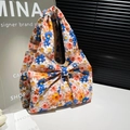 Borsa a fiori con un grande fiocco decorativo e motivi di margherite colorate - Blu scuro