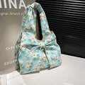 Borsa a spalla azzurra a fiori con grande fiocco e motivi floreali bianchi eleganti - Blu