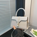 Borsa a tracolla beige con manico in strass e chiusura con fibbia quadrata d'oro - Argento