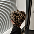 Modische herzförmige Umhängetasche mit Leopardenmuster, Goldkette und Kristallverschluss - Braun