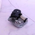 Meccanismo per carillon Yunsheng con base in metallo e custodia in plastica nera - Argento