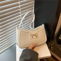 Borsa sottobraccio bianca con stampa coccodrillo e fibbia a fiocco dorata - Bianco