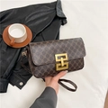 Retro donkerbruine crossbodytas met monogram en gouden gesp voor dames - Bruin