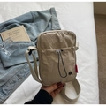 Borsa a tracolla minimalista in nylon beige con tracolla regolabile e tasca a coulisse - Bianco Sporco