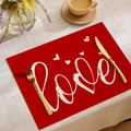 Detailansicht eines roten Platzsets aus Leinen mit Herzmotiv und goldenem Besteck - 30x45cm / Roter Hintergrund Weißes Herz Love