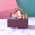 Boîte à musique rotative en bois avec un cochon coulissant et une maison de bonbons - 11*11cm / Marron