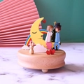 Carillon in legno artigianale con luna e arcobaleno su superficie di marmo - 11*11 / Giallo