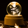 Lichtgevende roos kristallen bol met I Love You gravure op ronde beukenhouten voet - Roos / Nummer: Encounter