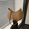 Minimalistische khakifarbene Achseltasche mit goldener Schleife und Kettenträger - Khaki