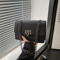 Borsa a tracolla retrò intrecciata nera con catena d'argento e chiusura in metallo - Nero