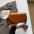 Karamelbruine leren crossbodytas met brede geweven schouderband in retro-stijl - Bruin