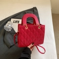 Borsa a tracolla trapuntata rosa acceso con dettagli dorati e manico superiore da donna - Rosa Rosso