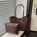 Bolso tote marrón oscuro en cuero sintético con grabado de cocodrilo y neceser - Marrón