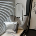 Set de bolso tote plateado metalizado con grabado de cocodrilo y bolso pequeño - Plateado