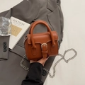 Schicke braune quadratische Mini-Tasche mit Metallschnalle und Kettenriemen für Damen - Braun